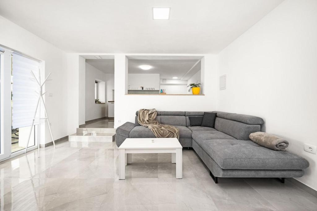 Apartment Olive Garden Near Pula 3 Km From Center And Only 4 Km From The Beach For 4 Persons المظهر الخارجي الصورة