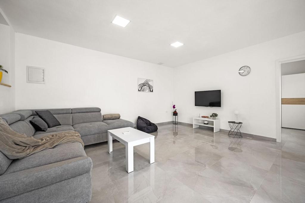 Apartment Olive Garden Near Pula 3 Km From Center And Only 4 Km From The Beach For 4 Persons المظهر الخارجي الصورة