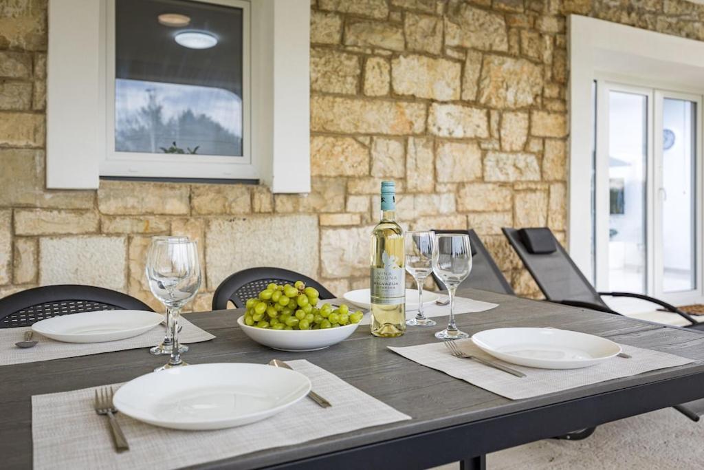 Apartment Olive Garden Near Pula 3 Km From Center And Only 4 Km From The Beach For 4 Persons المظهر الخارجي الصورة